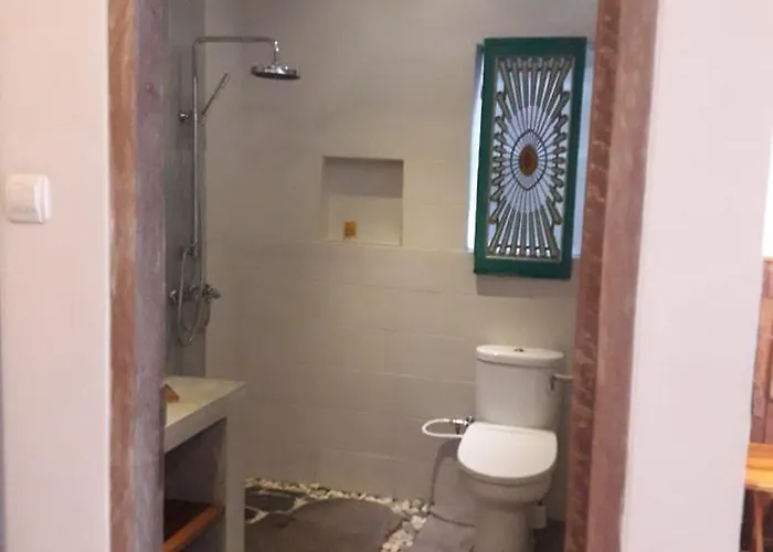 Frühstückspension Aroem 4*